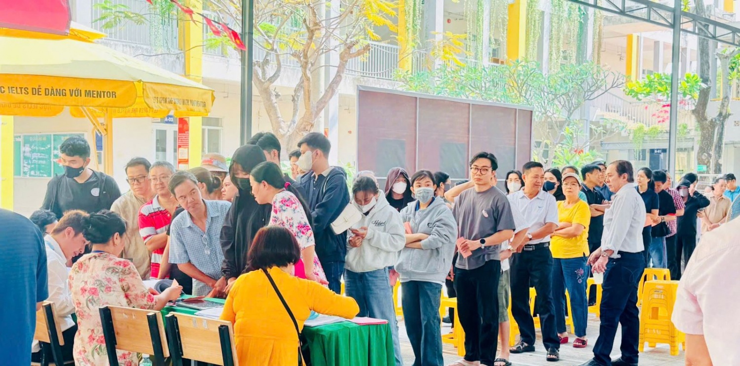 [Chùm ảnh] Hơn 9,6 triệu cử tri TP HCM đồng loạt đi bầu cử