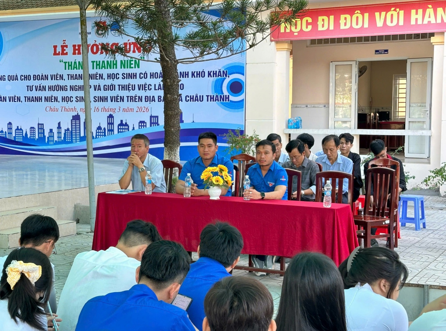 Tuổi trẻ NMNĐ Sông Hậu 1 đồng hành cùng học sinh khó khăn