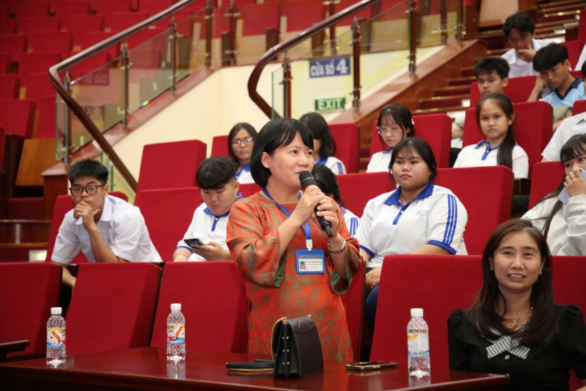 Vietsovpetro đón đoàn học sinh THPT trên địa bàn TP. Hồ Chí Minh đến tham quan, giao lưu hướng nghiệp Vietsovpetro đón đoàn học sinh THPT trên địa bàn TP HCM đến tham quan, giao lưu hướng nghiệp