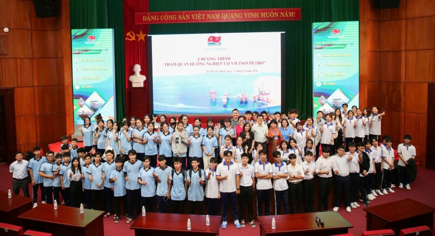 Vietsovpetro đón đoàn học sinh THPT trên địa bàn TP. Hồ Chí Minh đến tham quan, giao lưu hướng nghiệp Vietsovpetro đón đoàn học sinh THPT trên địa bàn TP HCM đến tham quan, giao lưu hướng nghiệp