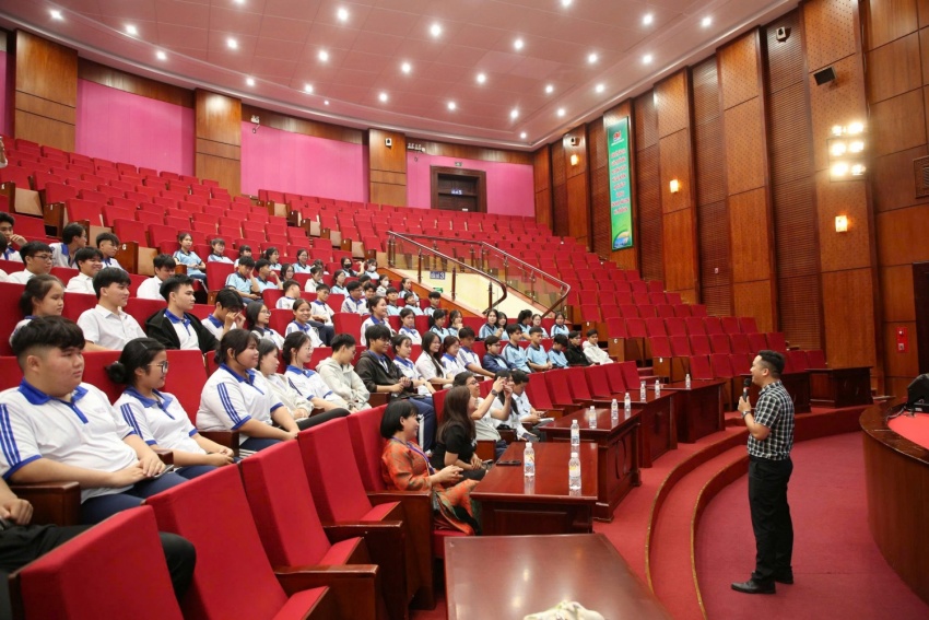 Vietsovpetro đón đoàn học sinh THPT trên địa bàn TP. Hồ Chí Minh đến tham quan, giao lưu hướng nghiệp Vietsovpetro đón đoàn học sinh THPT trên địa bàn TP HCM đến tham quan, giao lưu hướng nghiệp