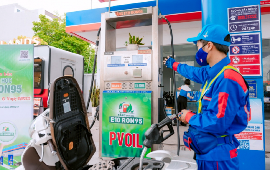 PV OIL đã triển khai bán xăng E10 RON95 tại một số thành phố lớn trên cả nước. PV OIL đã triển khai bán xăng E10 RON95 tại một số thành phố lớn trên cả nước.