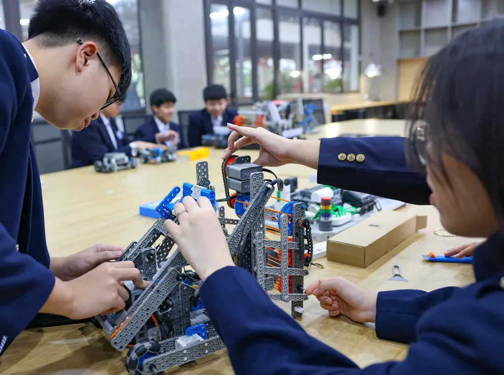 STEM Innovation Petrovietnam opens global pathways for Vietnamese students