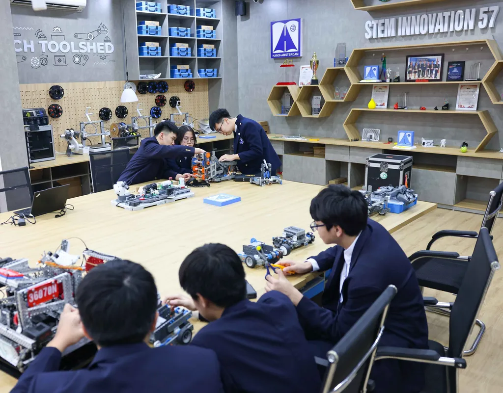 STEM Innovation Petrovietnam opens global pathways for Vietnamese students