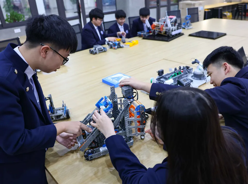 STEM Innovation Petrovietnam opens global pathways for Vietnamese students