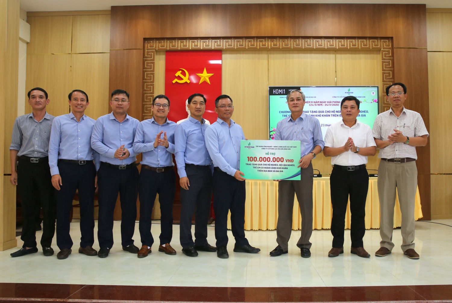 BSR tặng 100 suất quà cho người dân Quảng Ngãi nhân dịp 51 năm Ngày Giải phóng tỉnh