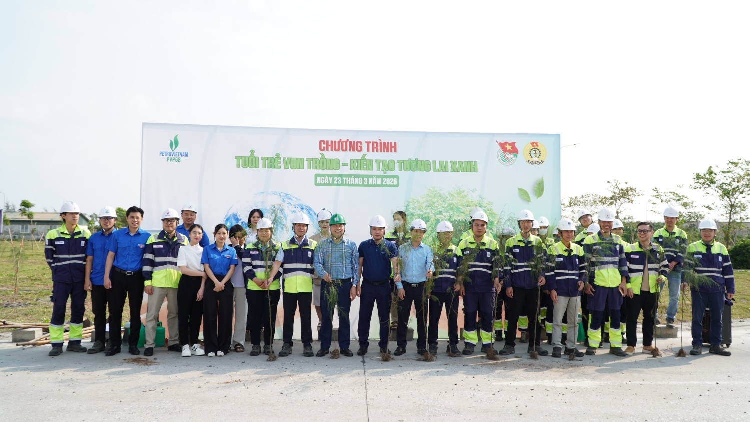 Thanh niên NMNĐ Thái Bình 2 xung kích trong công tác bảo vệ môi trường Thái Bình 2 - Tết trồng cây 2026