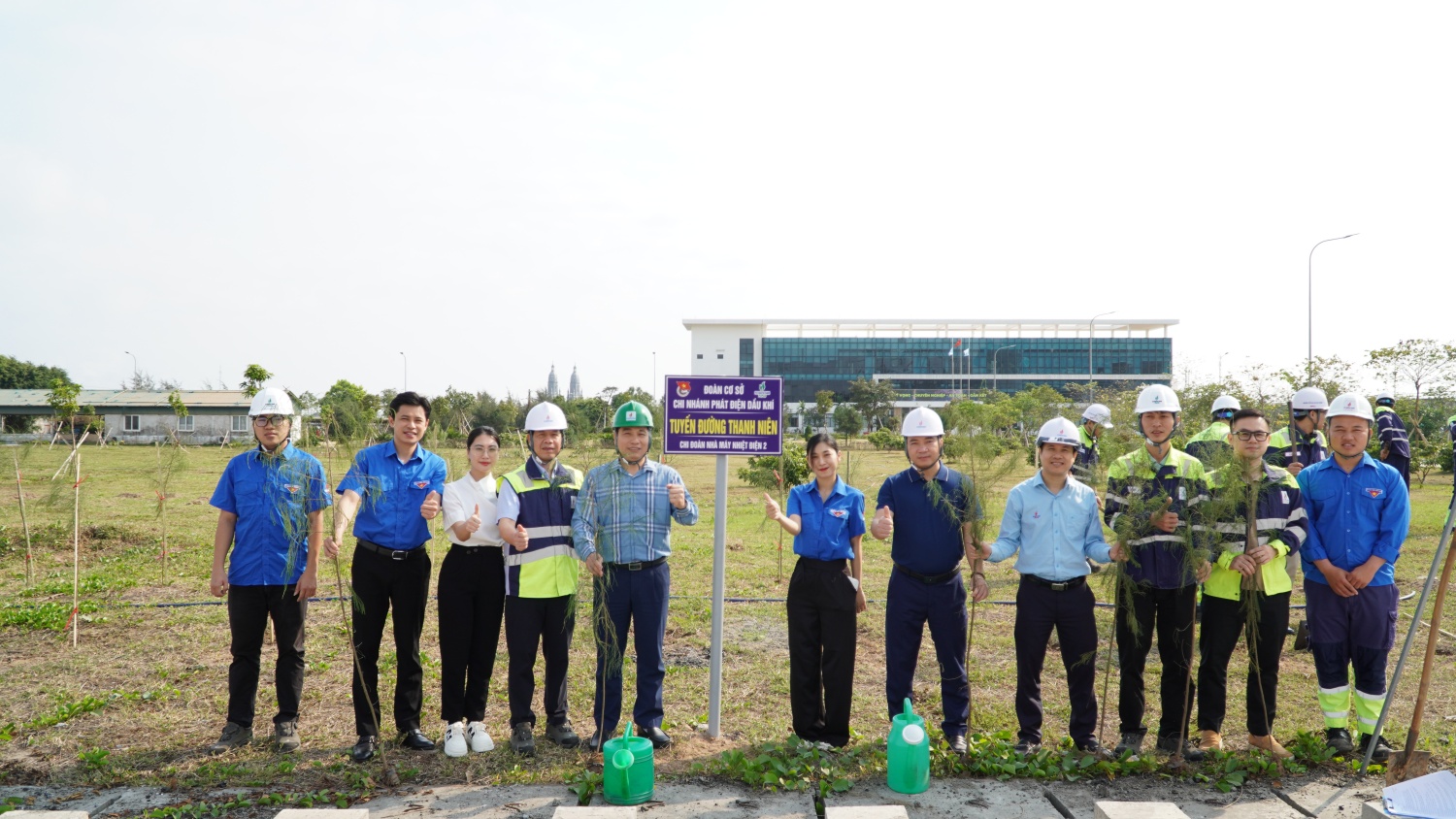 Thanh niên NMNĐ Thái Bình 2 xung kích trong công tác bảo vệ môi trường Thái Bình 2 - Tết trồng cây 2026