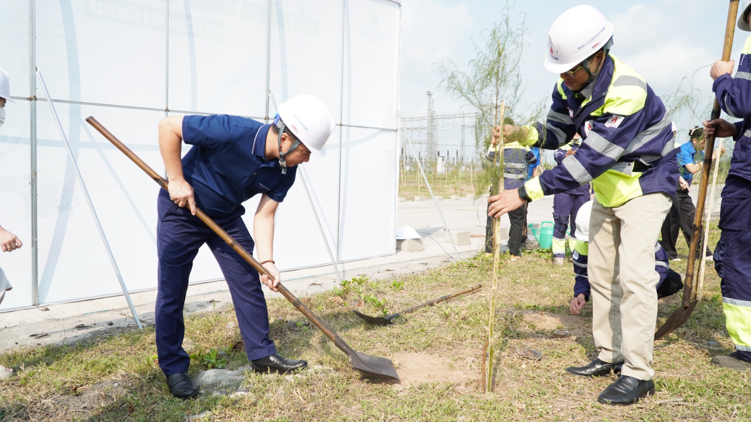 Thanh niên NMNĐ Thái Bình 2 xung kích trong công tác bảo vệ môi trường Thái Bình 2 - Tết trồng cây 2026