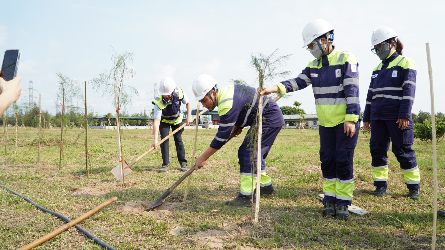 Thanh niên NMNĐ Thái Bình 2 xung kích trong công tác bảo vệ môi trường Thái Bình 2 - Tết trồng cây 2026