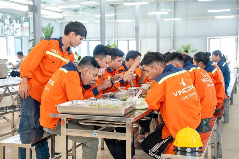 Vì sao người lao động chọn gắn bó với VinCons giữa thời điểm thị trường biến động? Vì sao người lao động chọn gắn bó với VinCons giữa thời điểm thị trường biến động?