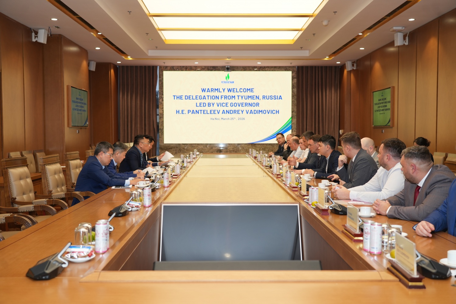 Toàn cảnh buổi làm việc giữa Petrovietnam và đoàn công tác tỉnh Tyumen, Liên bang Nga