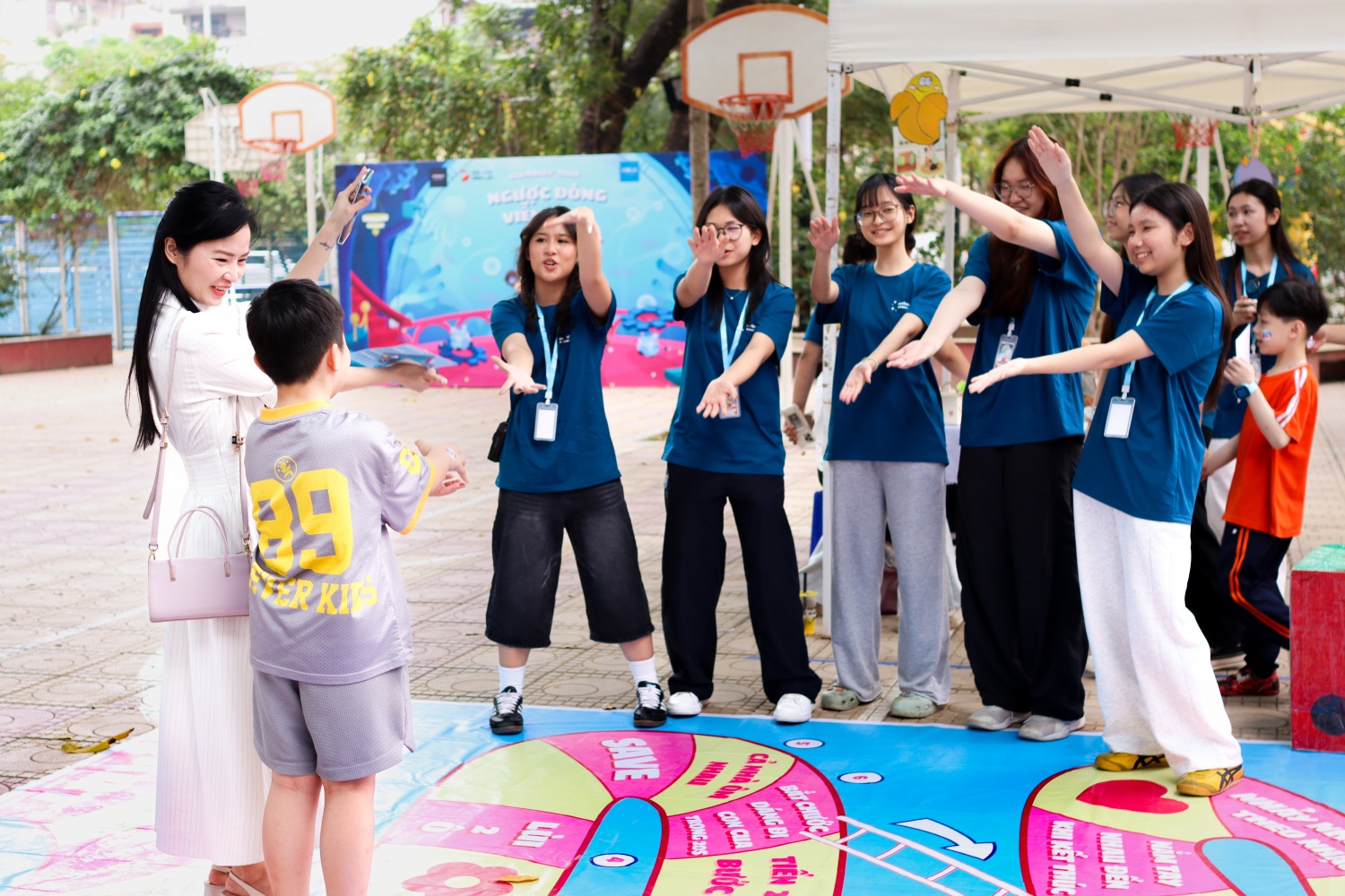 Scribbles’ Exhibition 2026 mở ra một không gian nơi các em nhỏ được tự do sẻ chia, tự do khám phá và lắng nghe thế giới theo cách rất riêng của mình. Scribbles’ Exhibition 2026 mở ra một không gian nơi các em nhỏ được tự do sẻ chia, tự do khám phá và lắng nghe thế giới theo cách rất riêng của mình.