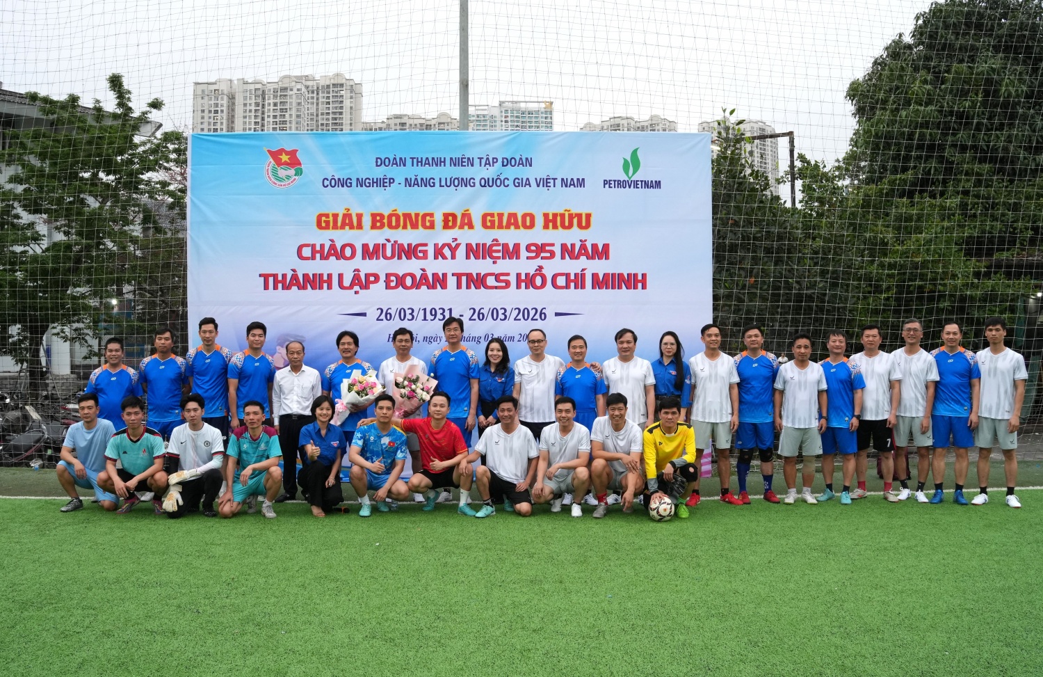 [Chùm ảnh] Sôi nổi giải bóng đá giao hữu Petrovietnam chào mừng 95 năm Ngày thành lập Đoàn