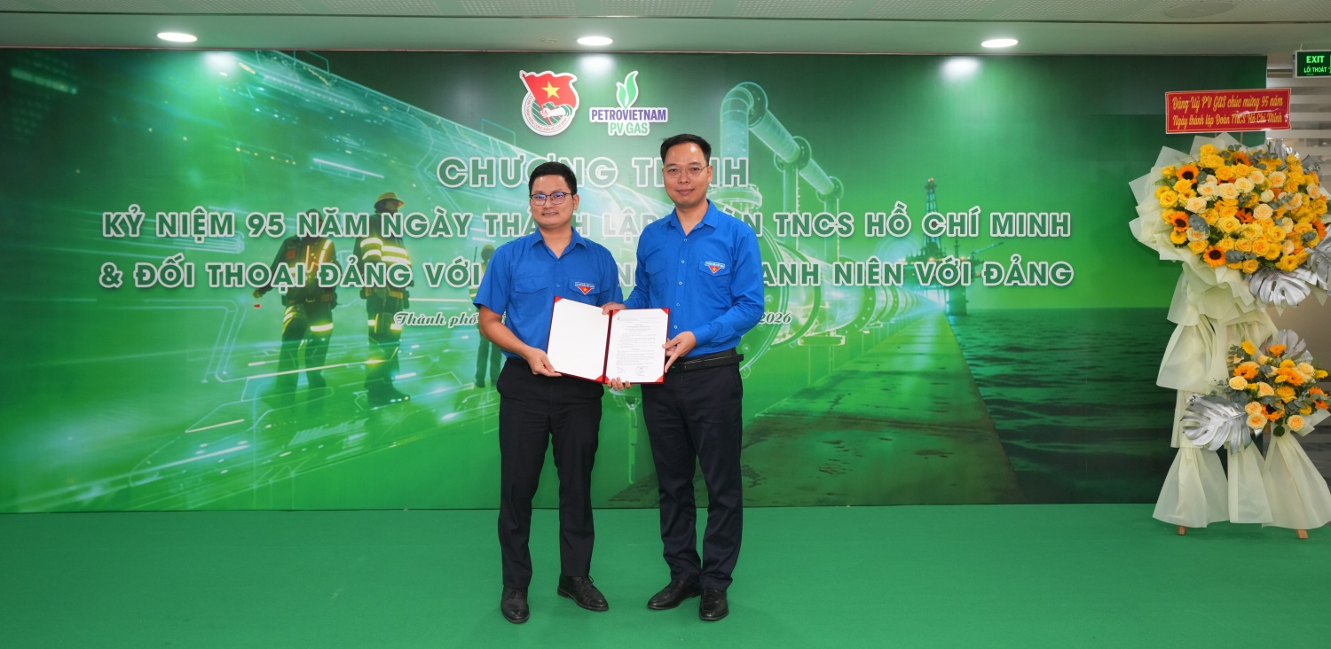Bí thư Đoàn thanh niên PV GAS Lê Hoài bắc trao Quyết định thành lập Đoàn cơ sở Chi nhánh Logistics Bí thư Đoàn thanh niên PV GAS Lê Hoài bắc trao Quyết định thành lập Đoàn cơ sở Chi nhánh Logistics