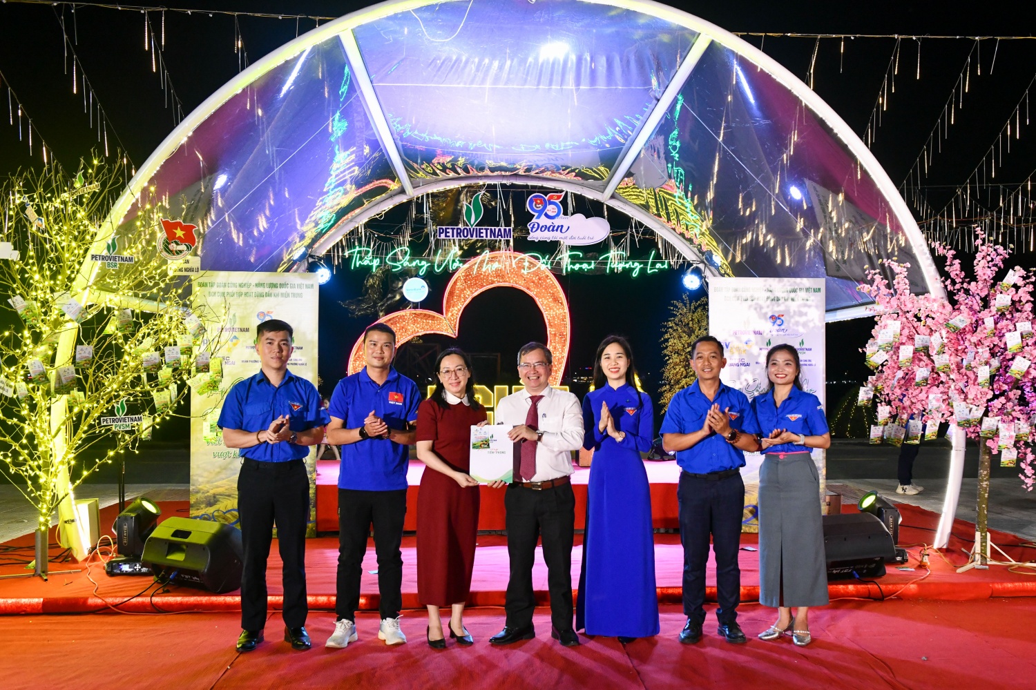 Hơn 100 triệu đồng được quyên góp qua chương trình “Thắp sáng ước mơ - Đối thoại tương lai”