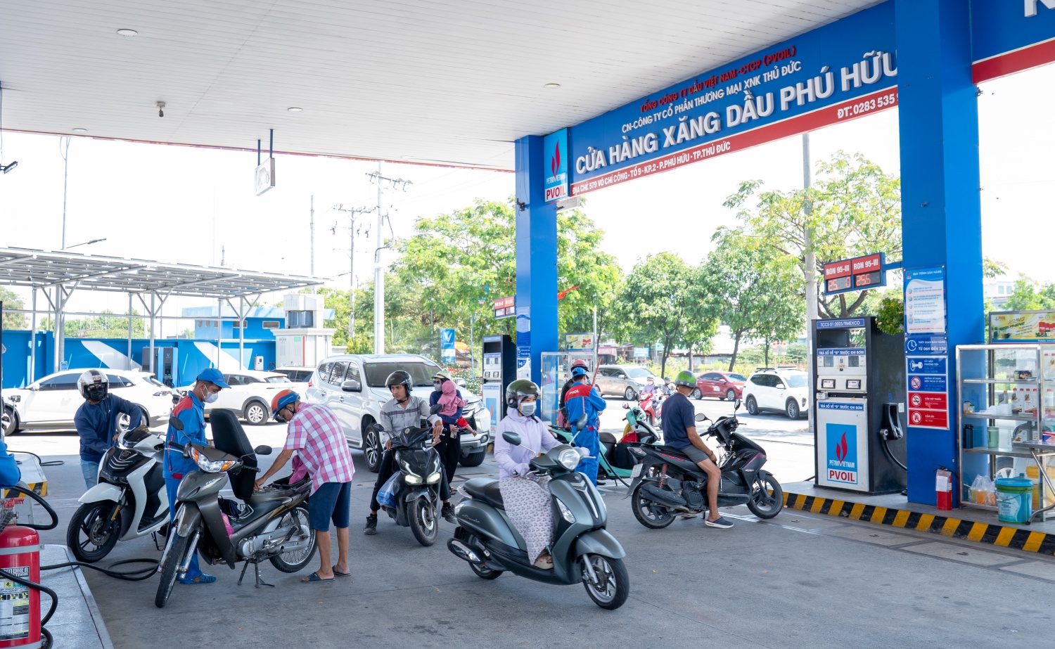 CHXD Phú Hữu   PVOIL: Những “chiến binh” áo xanh làm nên kỳ tích