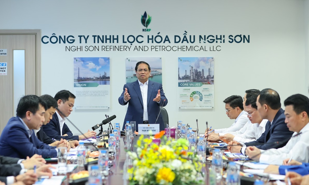 Thủ tướng làm việc tại Nhà máy Lọc hóa dầu Nghi Sơn và khảo sát địa điểm xây dựng kho dầu chiến lược