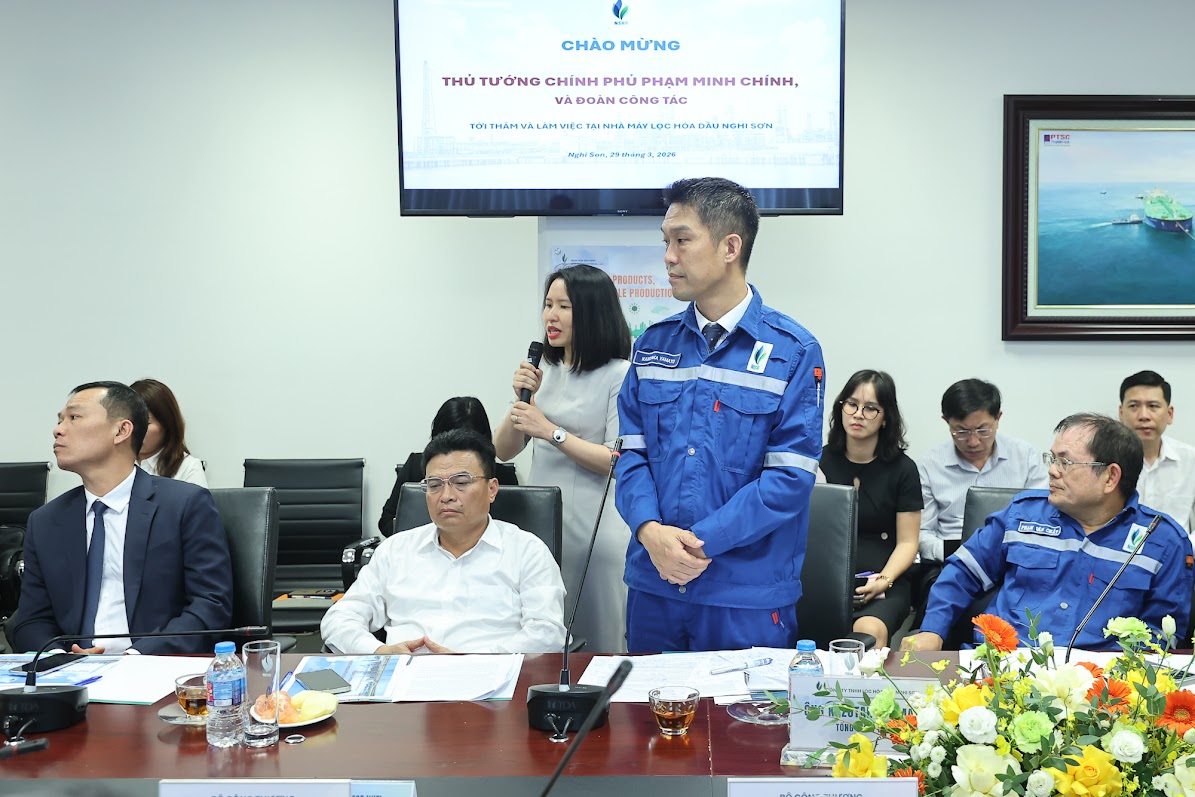 Thủ tướng làm việc tại Nhà máy Lọc hóa dầu Nghi Sơn và khảo sát địa điểm xây dựng kho dầu chiến lược