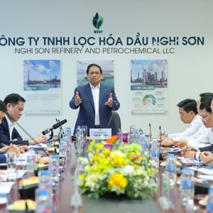 Thủ tướng làm việc tại Nhà máy Lọc hóa dầu Nghi Sơn và khảo sát địa điểm xây dựng kho dầu chiến lược