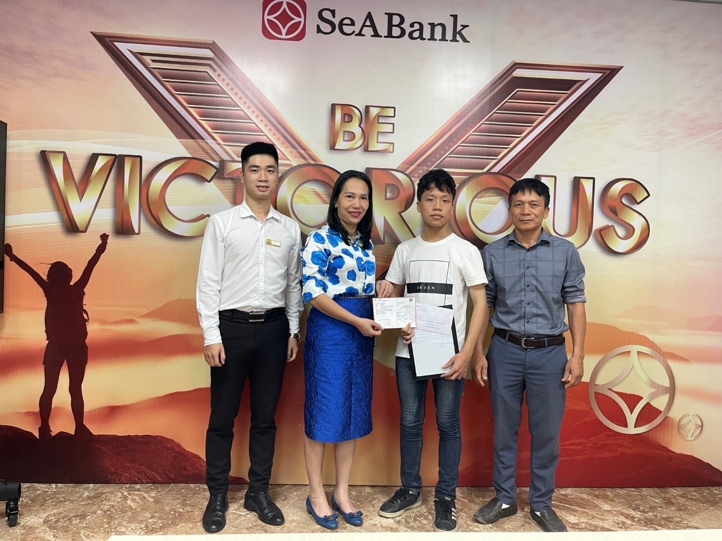 Đồng hành chắp cánh nuôi dưỡng ước mơ học sinh nghèo Đồng hành chắp cánh nuôi dưỡng ước mơ học sinh nghèo