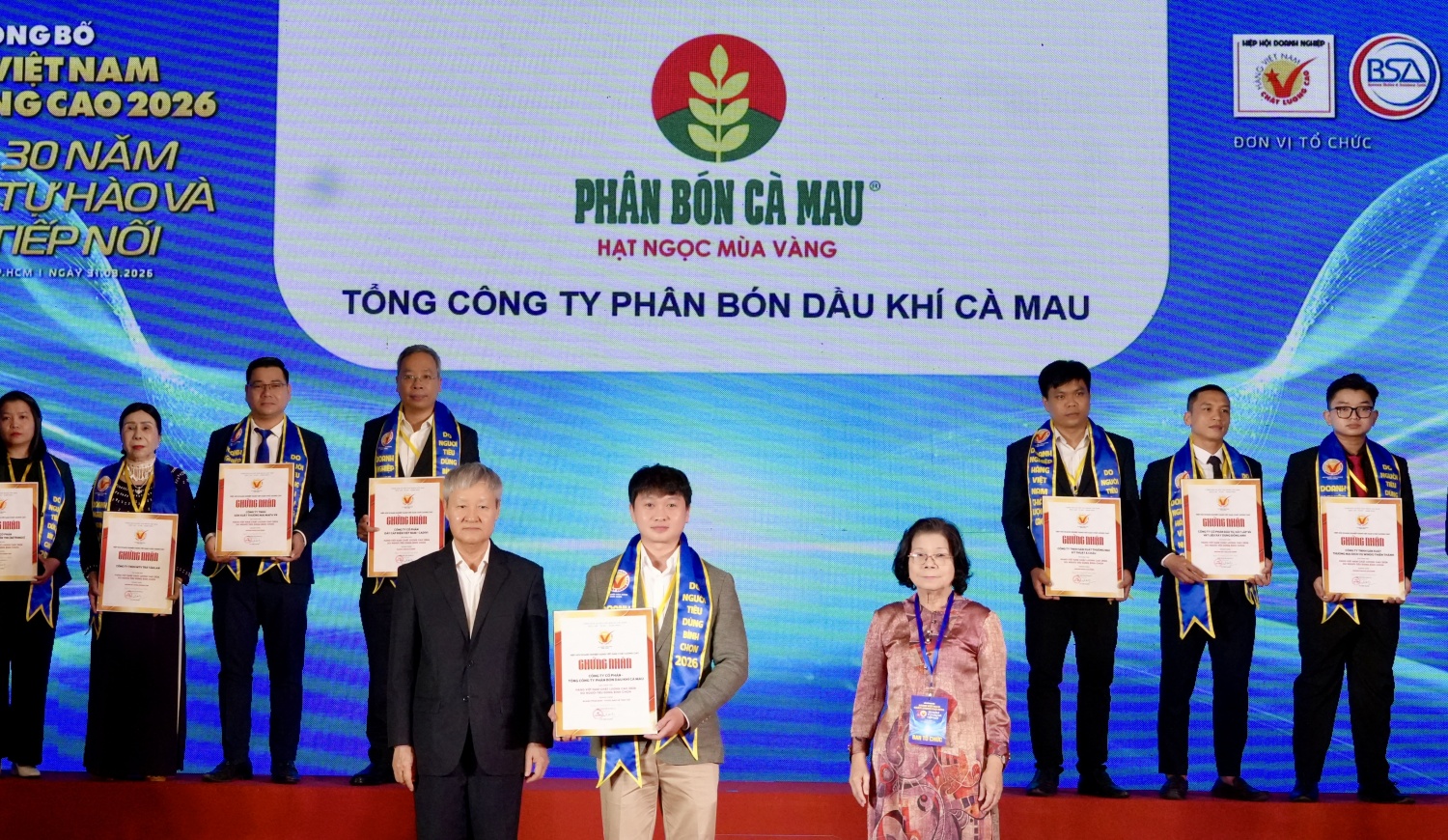 Phân bón Cà Mau giữ vững danh hiệu Hàng Việt Nam chất lượng cao năm 2026 Phân bón Cà Mau giữ vững danh hiệu Hàng Việt Nam chất lượng cao năm 2026