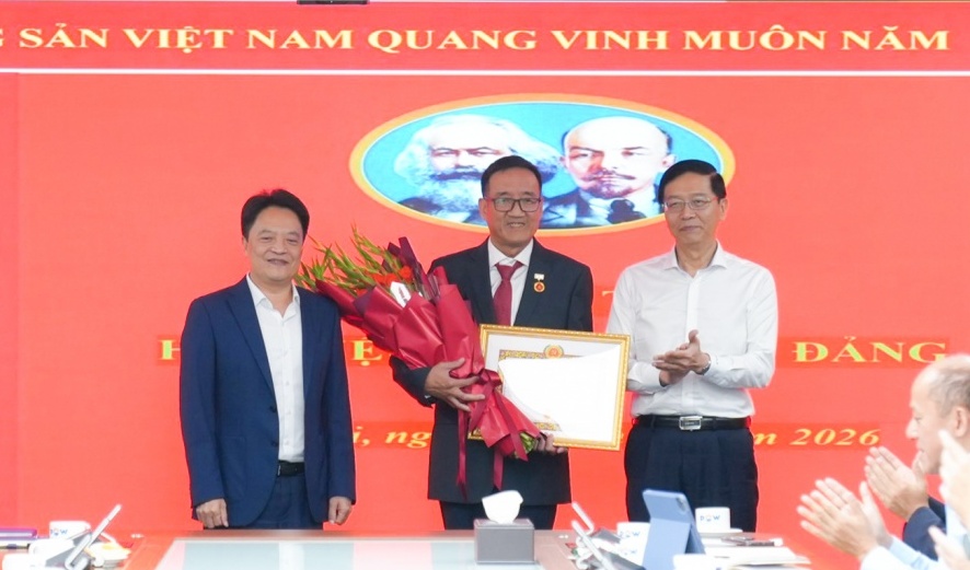 PV Power trao Huy hiệu 30 năm tuổi Đảng và khen thưởng tập thể, cá nhân tiêu biểu