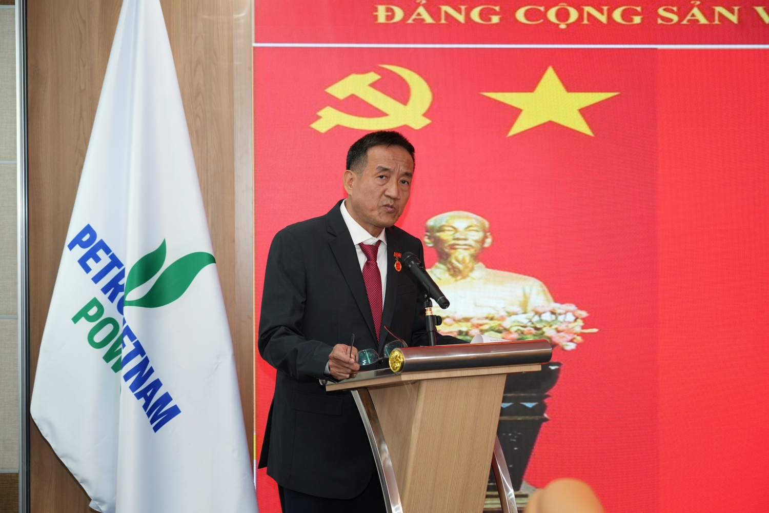 PV Power trao Huy hiệu 30 năm tuổi Đảng và khen thưởng tập thể, cá nhân tiêu biểu PV Power trao Huy hiệu 30 năm tuổi Đảng và khen thưởng tập thể, cá nhân tiêu biểu