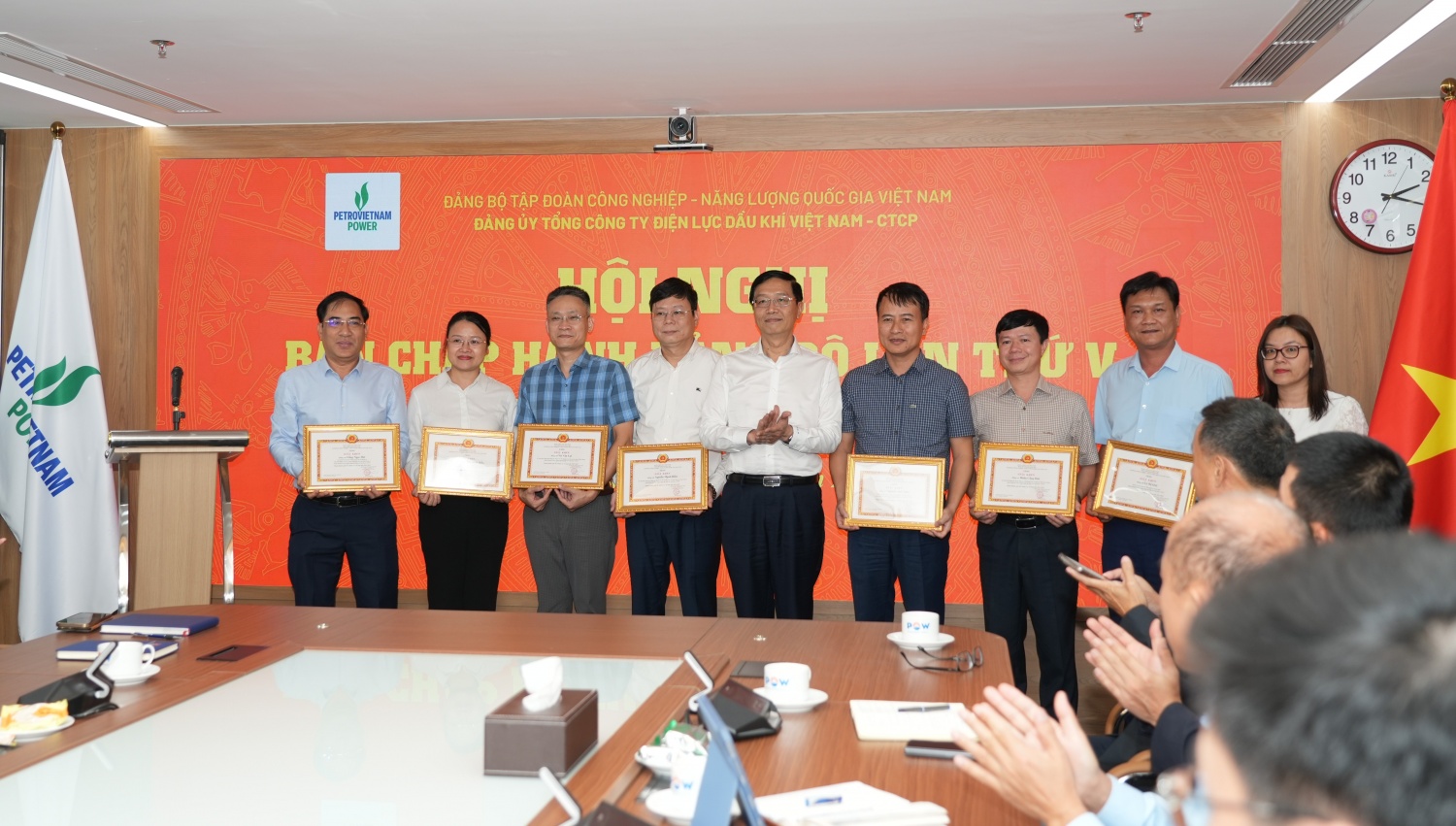 PV Power trao Huy hiệu 30 năm tuổi Đảng và khen thưởng tập thể, cá nhân tiêu biểu PV Power trao Huy hiệu 30 năm tuổi Đảng và khen thưởng tập thể, cá nhân tiêu biểu