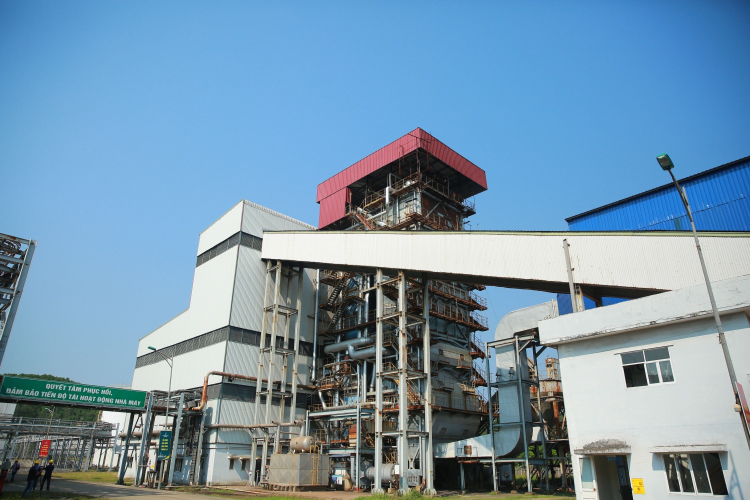 Các phân xưởng tại Nhà máy NLSH Dung Quất sau khi bảo dưỡng, sửa chữa đã sẵn sàng vận hành ở 100% công suất. Các phân xưởng tại Nhà máy NLSH Dung Quất sau khi bảo dưỡng, sửa chữa đã sẵn sàng vận hành ở 100% công suất.