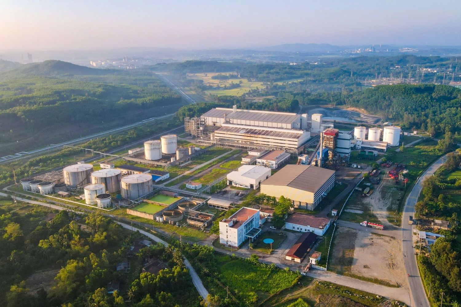 Nhà máy NLSH Dung Quất hoạt động 100% công suất vào giữa tháng 4, bảo đảm phục vụ phối trộn xăng E10 Nhà máy NLSH Dung Quất hoạt động 100% công suất vào giữa tháng 4, bảo đảm phục vụ phối trộn xăng E10