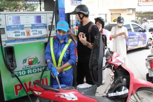 Tăng tốc E10 trước biến động Trung Đông: Người dân dần thích nghi