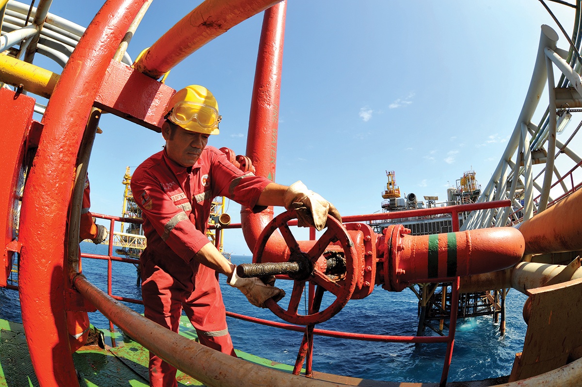 Giữ vững “lá chắn năng lượng” trước “bão” địa chính trị Trung Đông