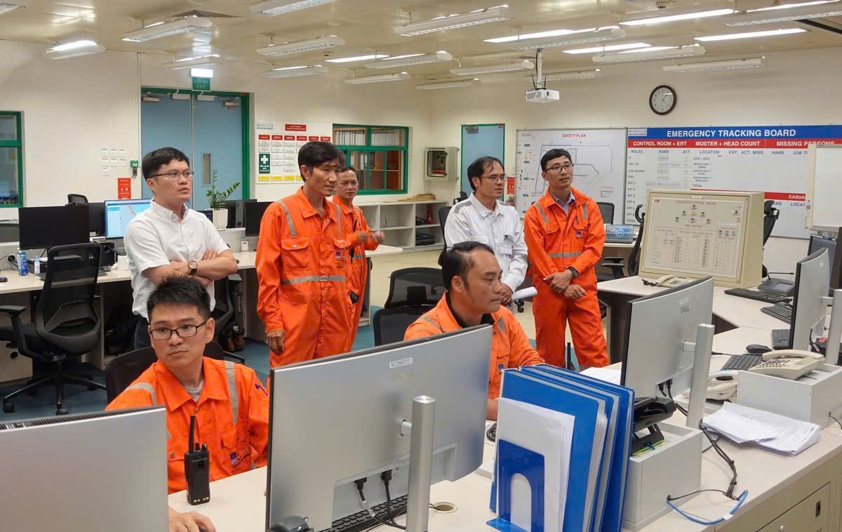 Chuyên gia của Đăng kiểm BV thực hiện giám sát quá trình thử nghiệm tại Nhà máy Xử lý khí Nam Côn Sơn Chuyên gia của Đăng kiểm BV thực hiện giám sát quá trình thử nghiệm tại Nhà máy Xử lý khí Nam Côn Sơn