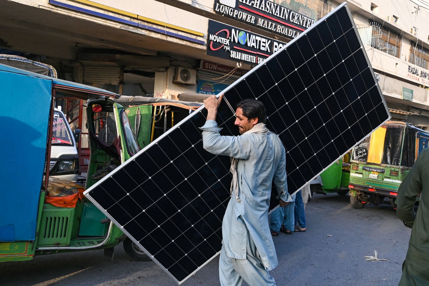 Pakistan chống chịu cú sốc năng lượng nhờ phát triển điện mặt trời