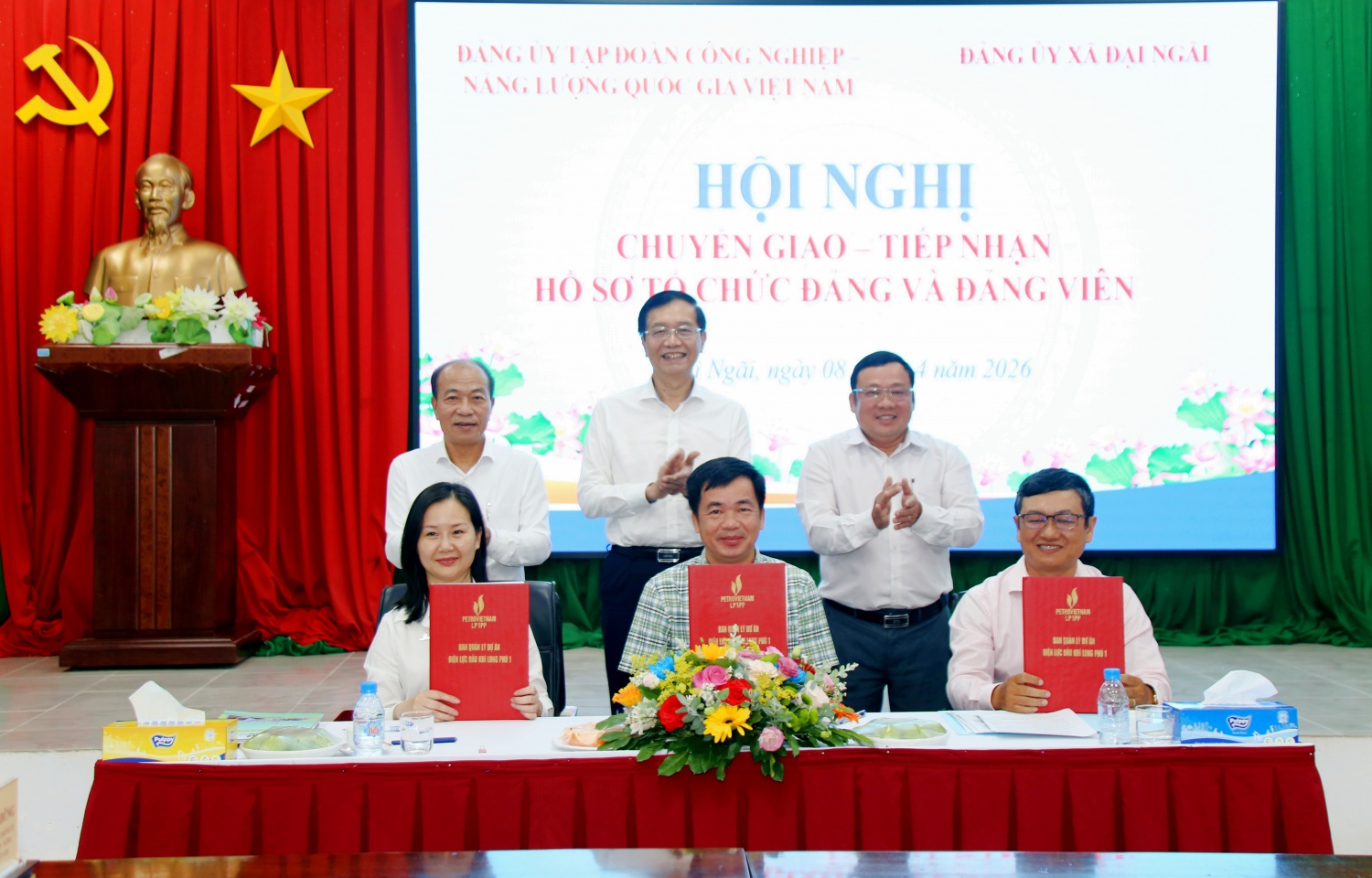 Petrovietnam bàn giao Đảng bộ Ban QLDA Long Phú 1 về Đảng ủy xã Đại Ngãi Petrovietnam bàn giao Đảng bộ Ban QLDA Long Phú 1 về Đảng bộ xã Đại Ngãi