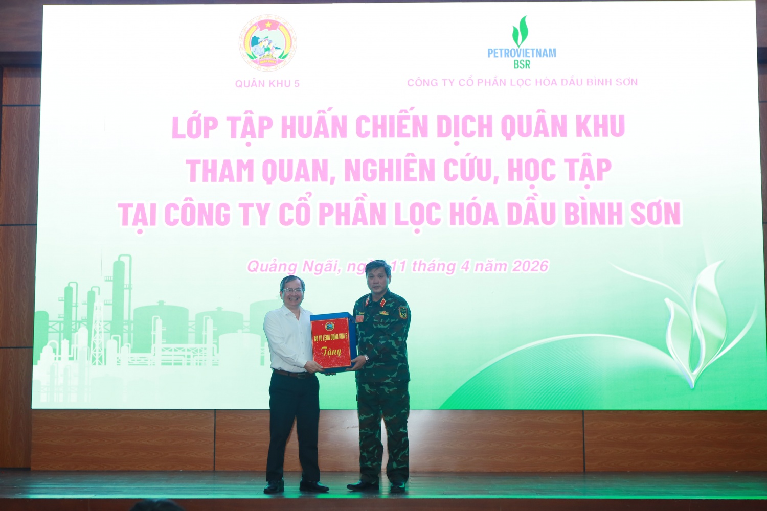 NMLD Dung Quất - Điểm sáng công nghiệp và bảo đảm an ninh quốc phòng