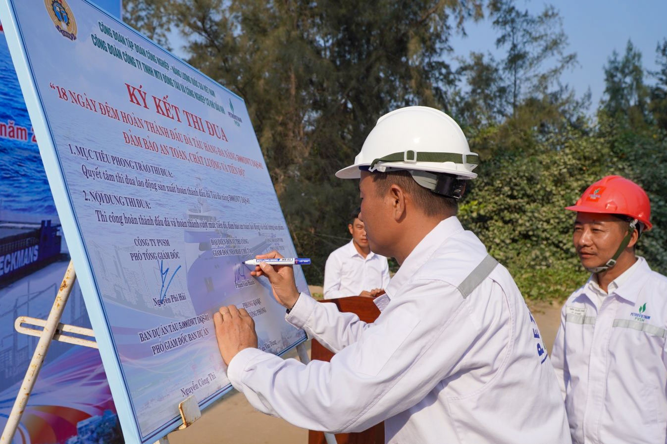 PVSM phấn đấu hoàn thành loạt tàu hàng đa năng 5.000 DWT bảo đảm an toàn, chất lượng và tiến độ PVSM phấn đấu hoàn thành loạt tàu hàng đa năng 5.000 DWT bảo đảm an toàn, chất lượng và tiến độ