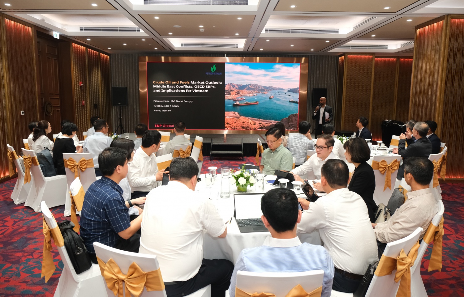 Các đại biểu tham dự hội thảo