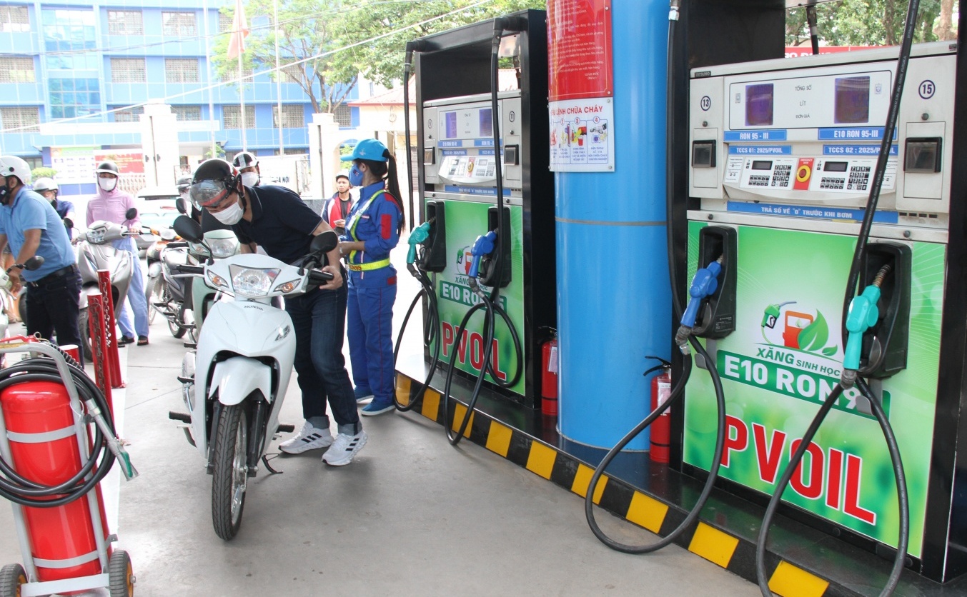 Giá dầu diesel giảm gần 2.000 đồng/lít