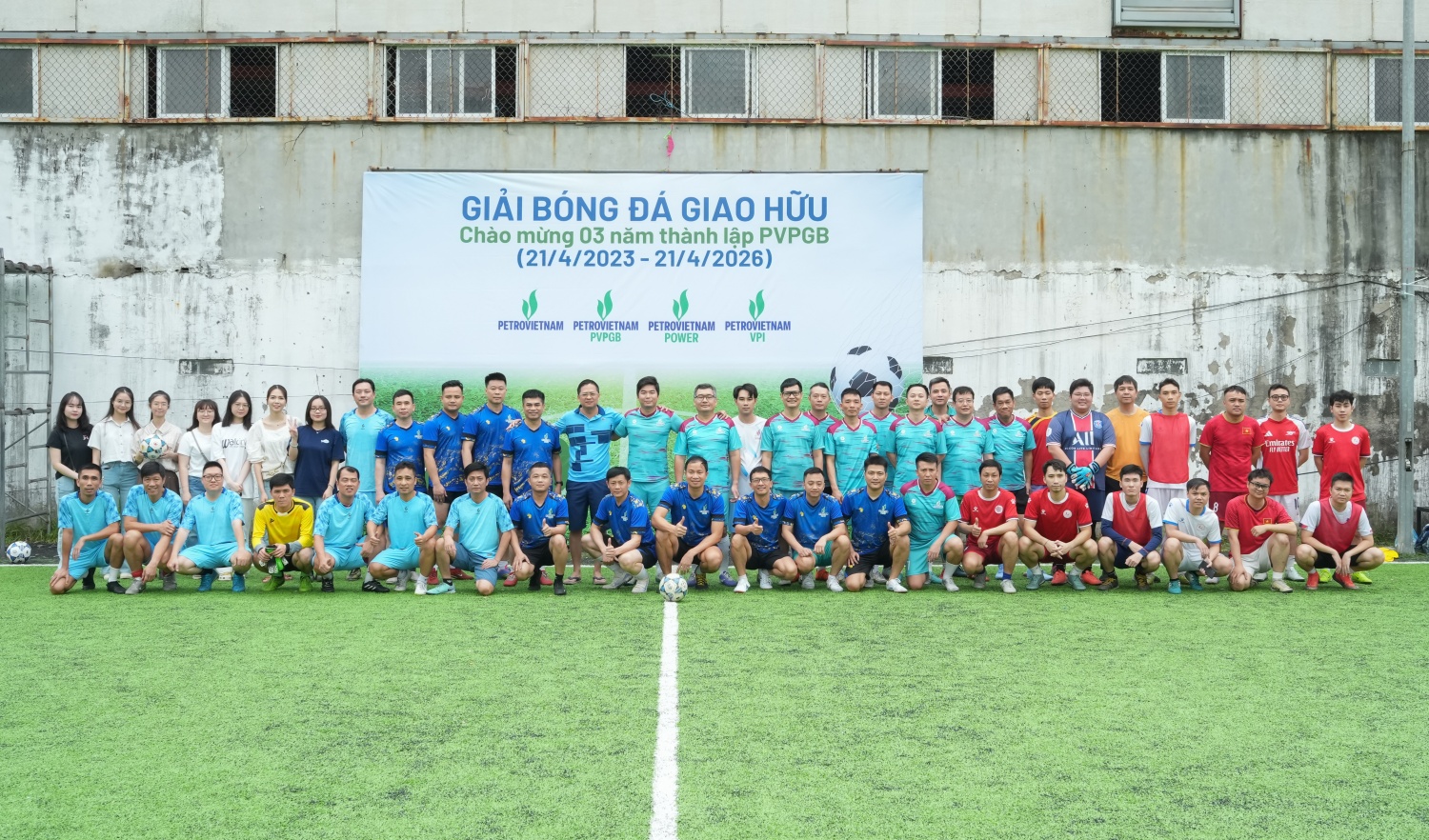 [Chùm ảnh] Tưng bừng Giải giao hữu bóng đá kỷ niệm 3 năm thành lập PVPGB