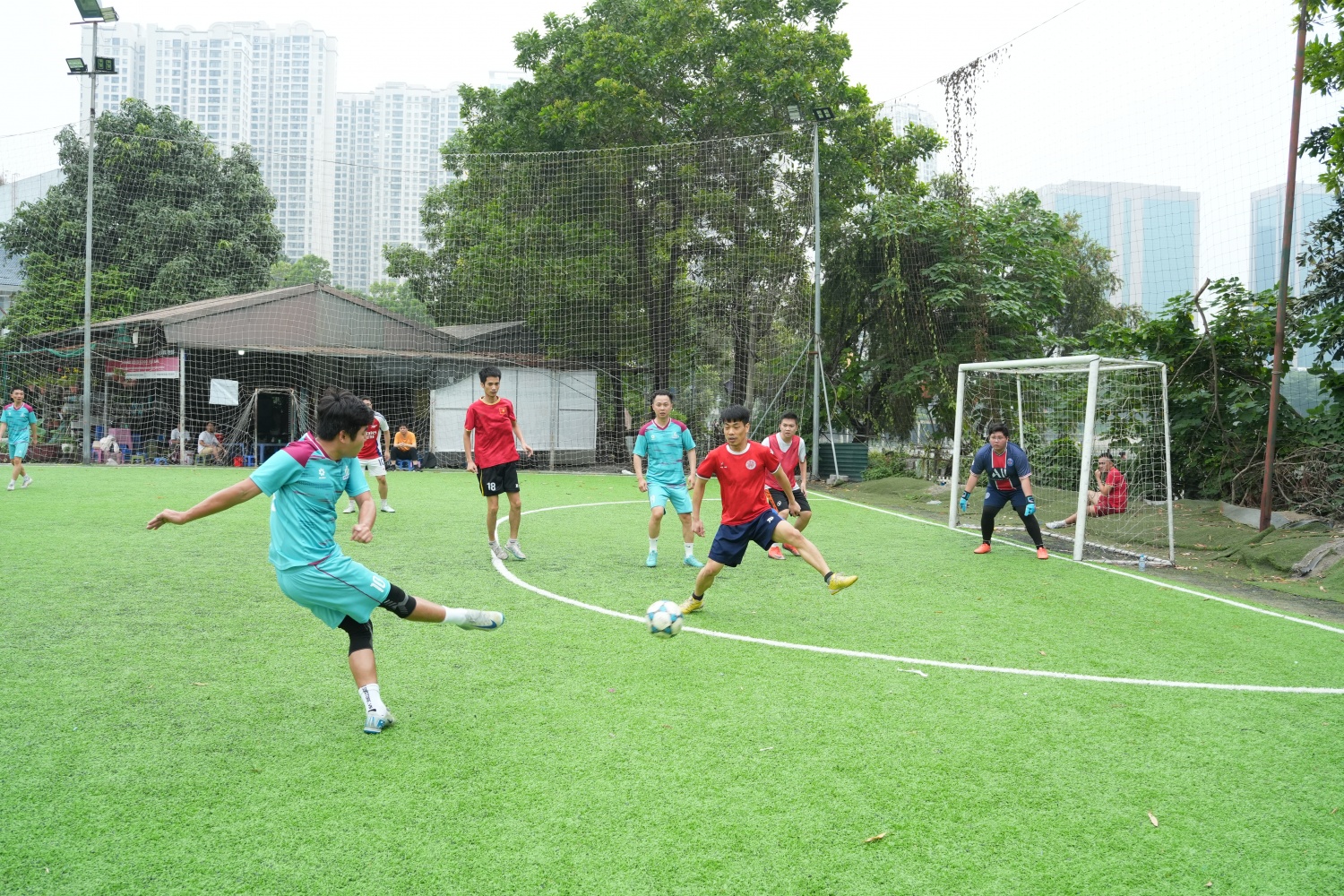 [Chùm ảnh] Tưng bừng Giải giao hữu bóng đá kỷ niệm 3 năm thành lập PVPGB