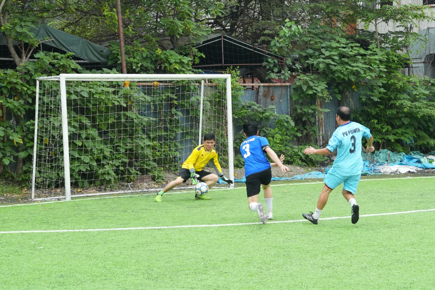 [Chùm ảnh] Tưng bừng Giải giao hữu bóng đá kỷ niệm 3 năm thành lập PVPGB