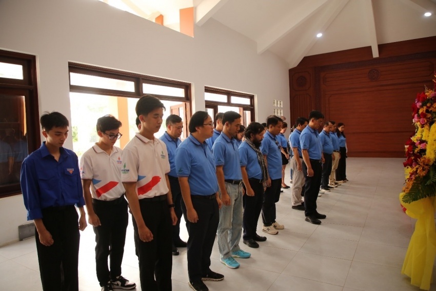 Tiếp nối hào khí cách mạng - Thắp lửa khát vọng đổi mới Tiếp nối hào khí cách mạng - Thắp lửa khát vọng đổi mới