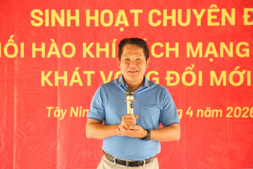 Tiếp nối hào khí cách mạng - Thắp lửa khát vọng đổi mới Tiếp nối hào khí cách mạng Thắp lửa khát vọng đổi mới
