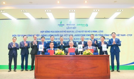 Petrovietnam ký kết và trao các văn kiện Dự án phát triển mỏ Nam Du – U Minh, góp phần đảm bảo an ninh năng lượng quốc gia