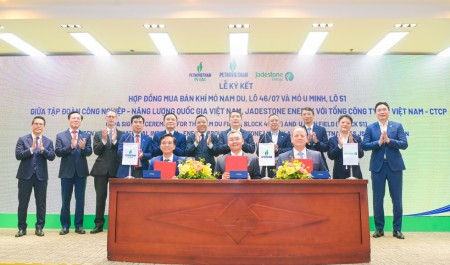 Petrovietnam ký kết và trao các văn kiện Dự án phát triển mỏ Nam Du – U Minh, góp phần đảm bảo an ninh năng lượng quốc gia