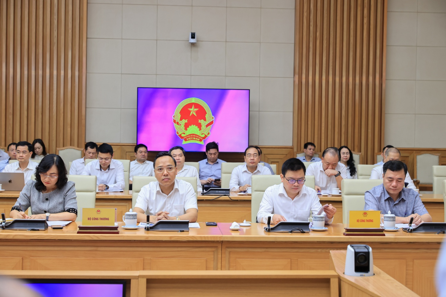 Thủ tướng yêu cầu khẩn trương triển khai xây dựng kho dự trữ xăng dầu quốc gia Thủ tướng yêu cầu khẩn trương triển khai xây dựng kho dự trữ xăng dầu quốc gia