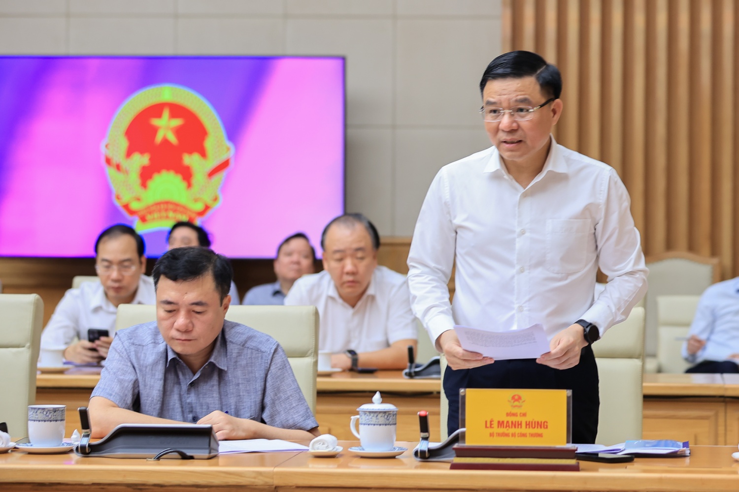 Thủ tướng yêu cầu khẩn trương triển khai xây dựng kho dự trữ xăng dầu quốc gia Thủ tướng yêu cầu khẩn trương triển khai xây dựng kho dự trữ xăng dầu quốc gia