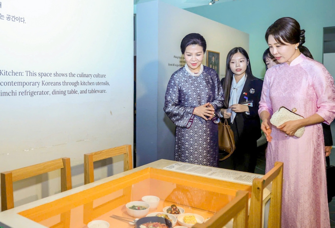 Phu nhân Tổng Bí thư, Chủ tịch nước Tô Lâm và Phu nhân Tổng thống Hàn Quốc thăm Bảo tàng Dân tộc học Việt Nam